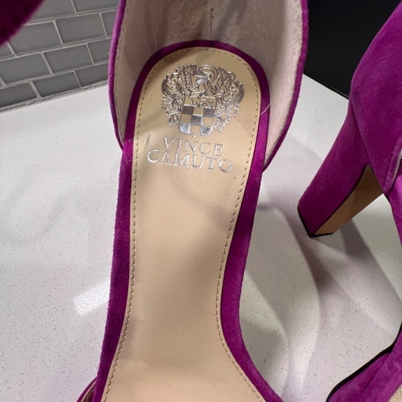 Vince Camuto 4” thick heel open toe Raspberry faux suede size 10 shoes - Picture 8 of 10